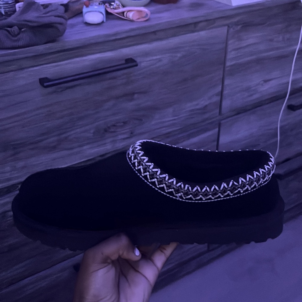I’m selling my Uggs I just bought for Christmas I can’t fit them they are to big